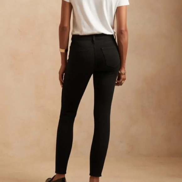 Banana Republic Mid + Skinny Jeans - Picture 3 of 16